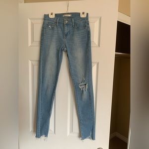 Levi’s slightly ripped super skinny jeans for $25! Size 25 in great condition!